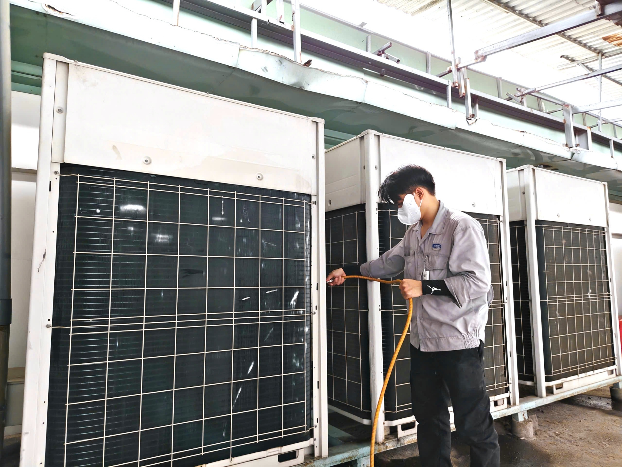 VÌ SAO NÊN VỆ SINH MÁY LẠNH ĐỊNH KỲ | DỊCH VỤ VỆ SINH MÁY LẠNH REETECH CHUYÊN NGHIỆP, CHÍNH HÃNG, TOÀN QUỐC